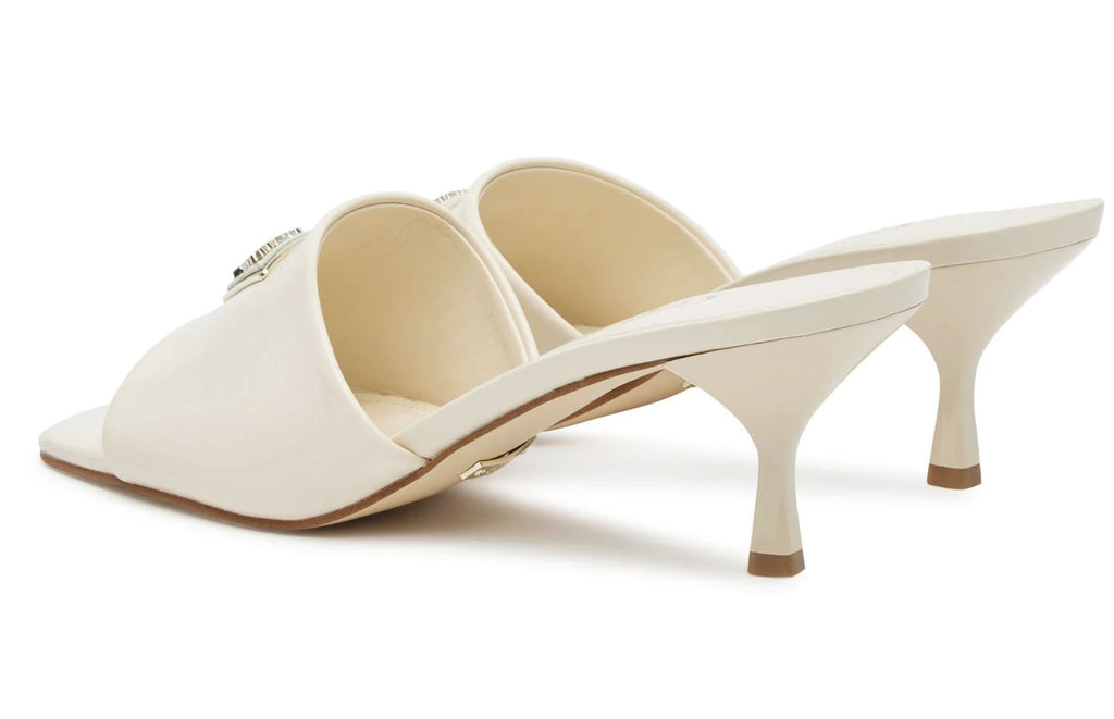 Sandalo Guess Lusine vernice cream DS25GU50 FLJLUSPAF03