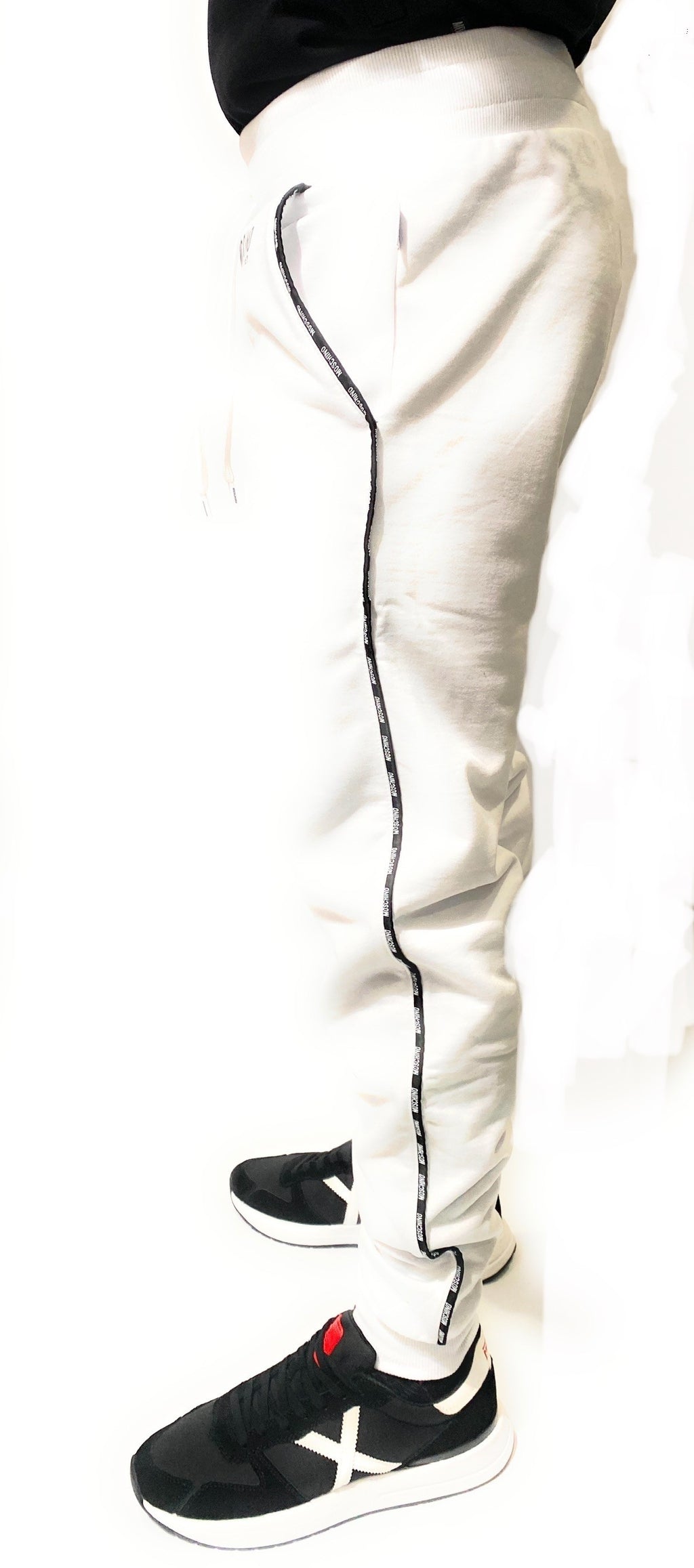 Pantalone Moschino in felpa A4314 con banda laterale colore bianco E21MO40
